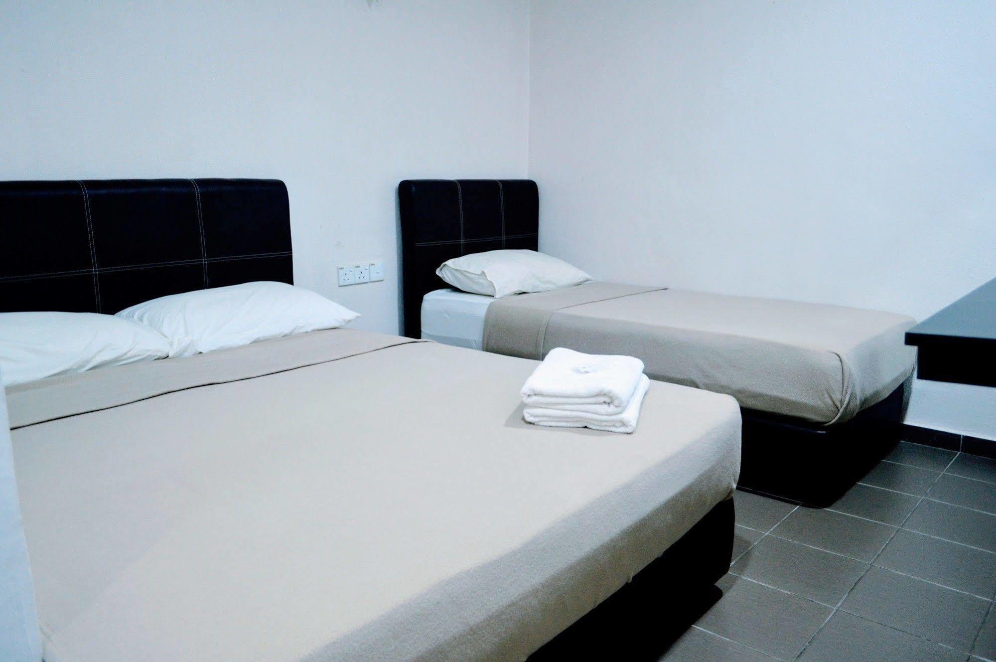 Gest Inn Hotel Kota Tinggi Exterior photo